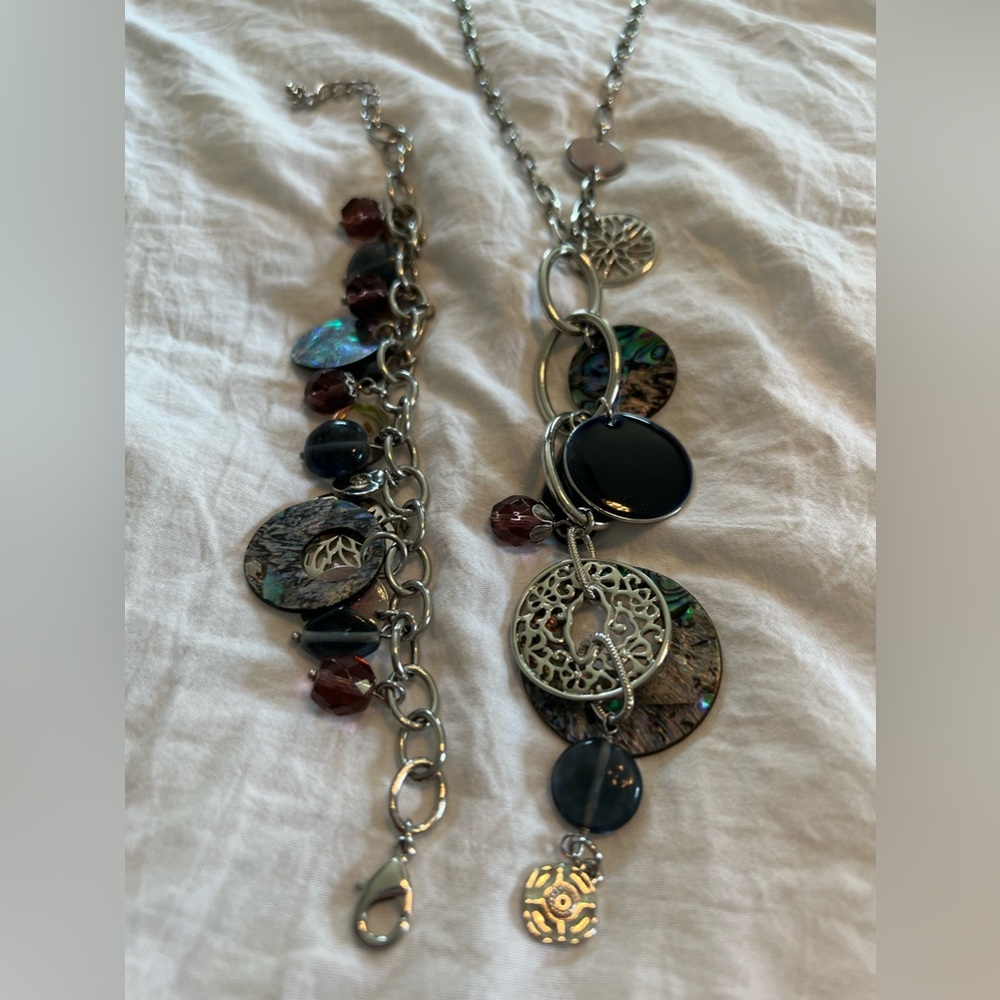 Lia Sophia silver beads & shell look accent adjustable necklace & bracelet bndl